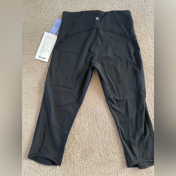 NWT Lululemon Size 8 Train Times Crop - Black - Picture 2 of 3